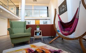 Stunning Mezzanine Apartment Near City Centre
